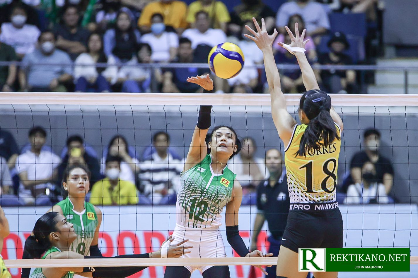 Dlsu Lady Spikers Blast Ust Tigresses Barges Into Finals Vs Nu