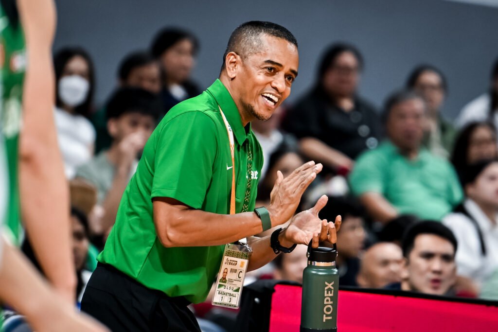 UAAP89 MBB COACH TOPEX ROBINSON 0257