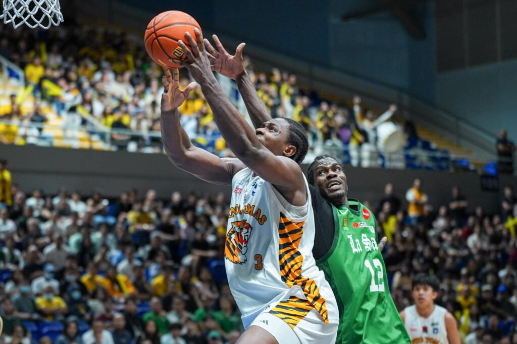 The Archers Found Their Turbo Button, Beat UST and Climb to Solo 3rd at 5-4 7 UAAP89 Men s Basketball UST vs DLSU AKOWE Collins 02217